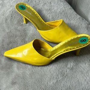 Stunning yellow show stoppers! Brand new never worn size 8.